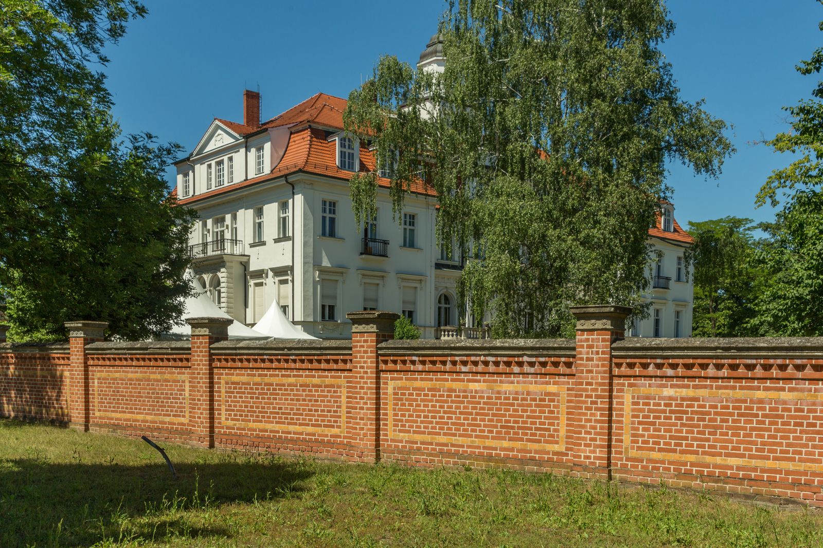 Genshagen-Schloss-Mauer